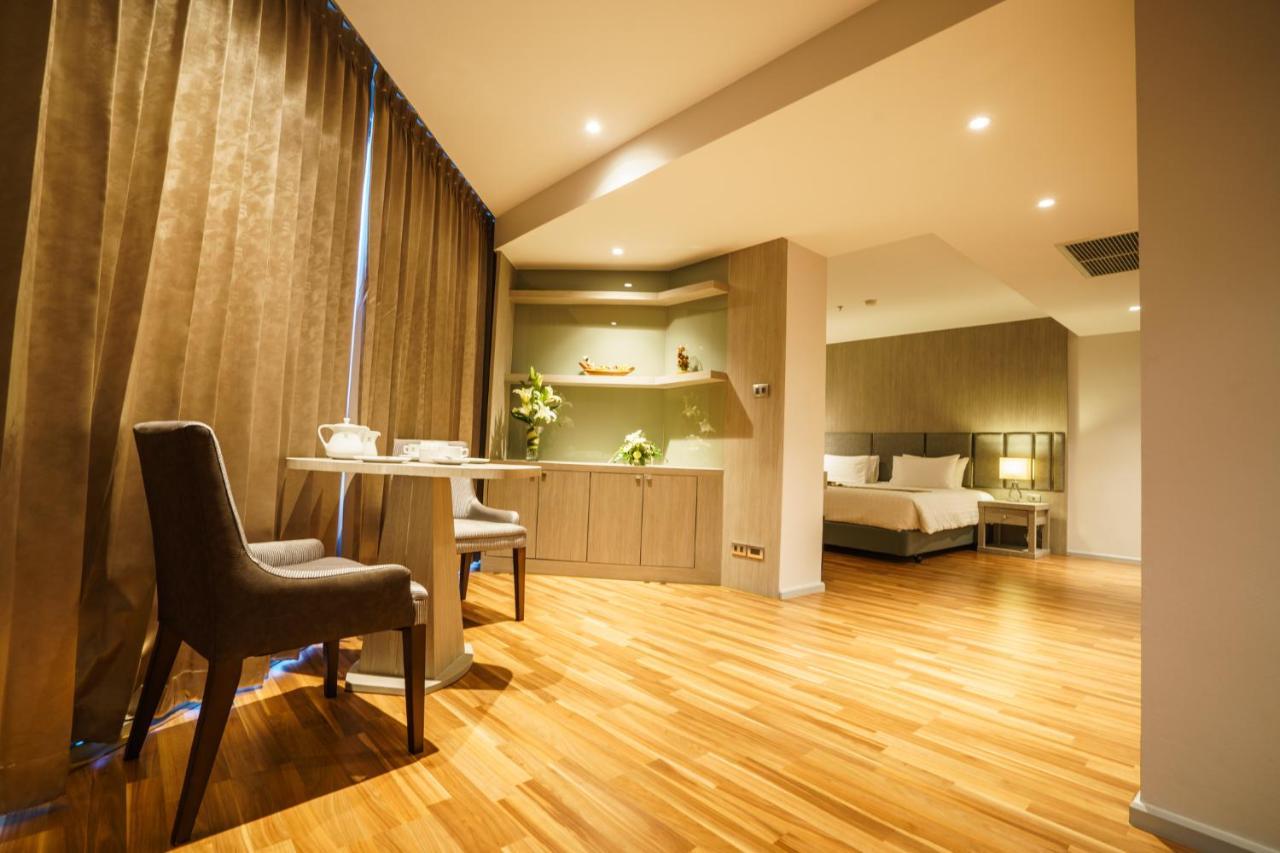New Season Square Hotel Hat Yai Buitenkant foto