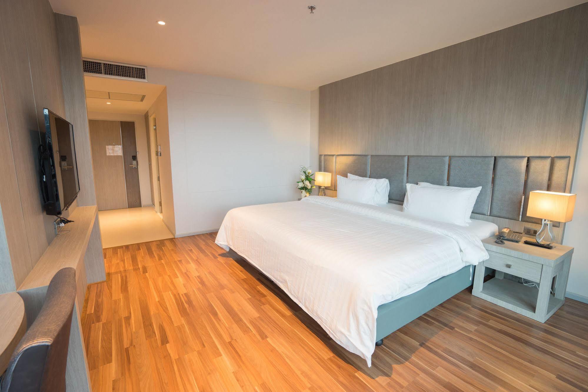 New Season Square Hotel Hat Yai Buitenkant foto